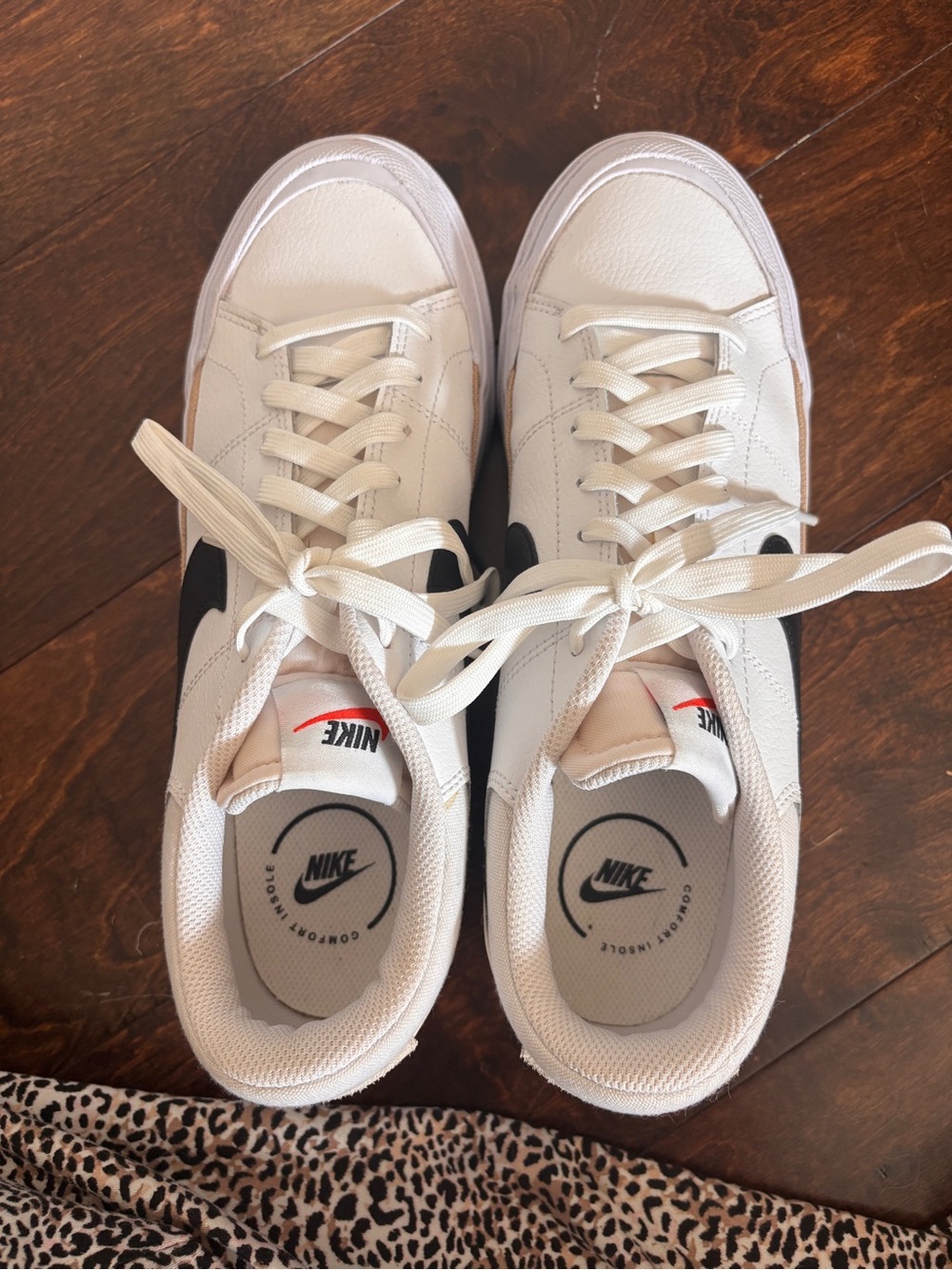 White Nike Sneakers - Size 10 - Picture 2 of 4